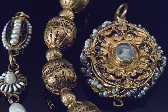 Elaborately decorated pendant, necklace, and locket made of gold, pearls, and other precious gems