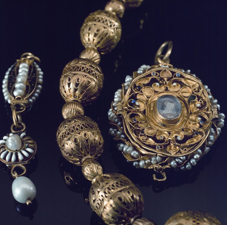 Elaborately decorated pendant, necklace, and locket made of gold, pearls, and other precious gems