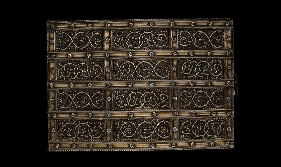 Ribbon-like lattice decorated with flowers splitting the cover into twelve rectangles. Inside of rectangles are decorated with branch and leaf motifs.