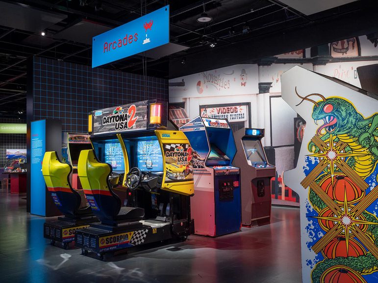 The arcade section in game on, showing 2 side by side driving games under a banner with the title 'arcades'.