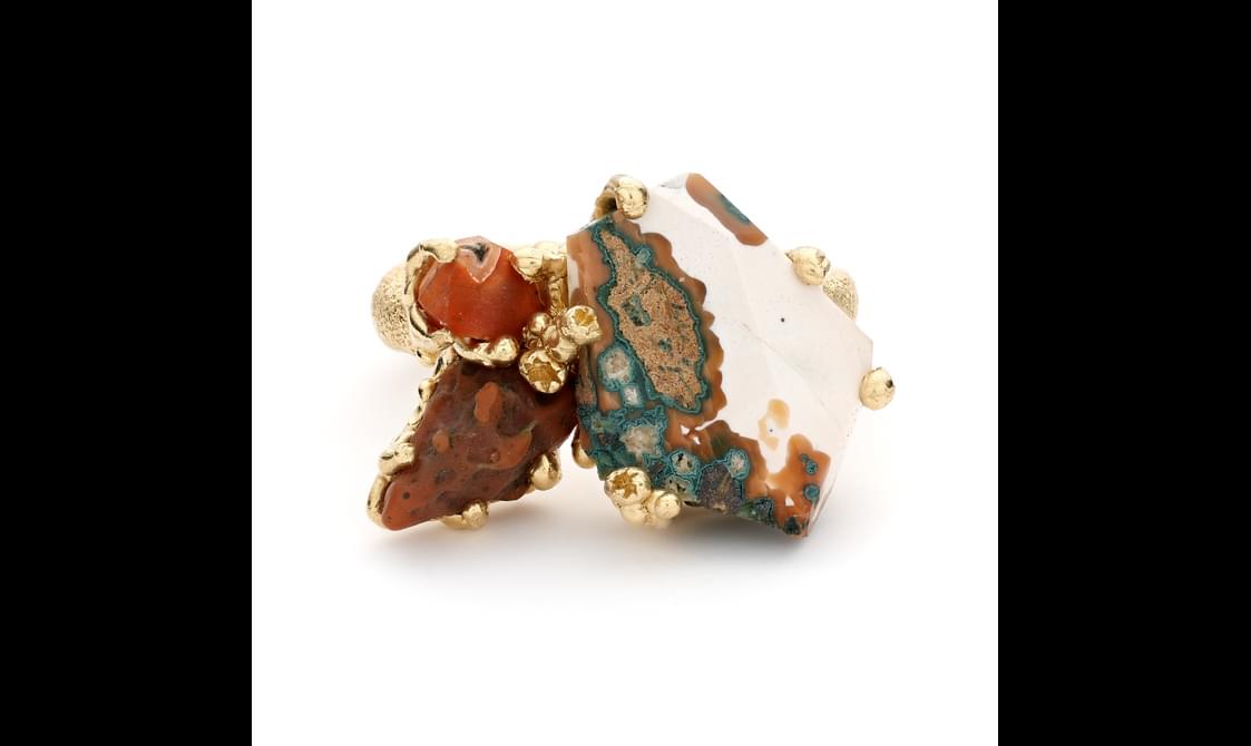 Finger ring with Scottish agates.