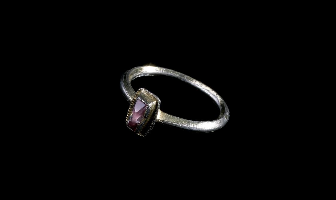 Silver-gilt finger ring with oblong bezel set with an amethyst.